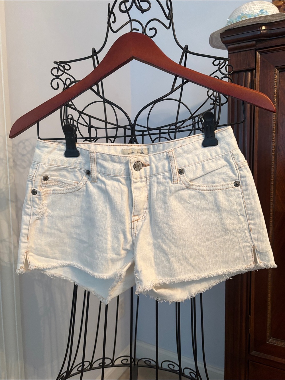 Women’s White cream Frayed Hem Denim Shorts